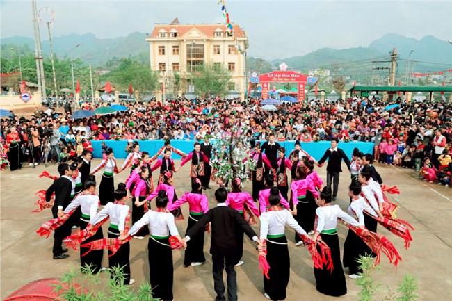 Tưng bừng Lễ hội cổ truyền của người Thái ở Phù Yên, tỉnh Sơn La (29/8/2023)